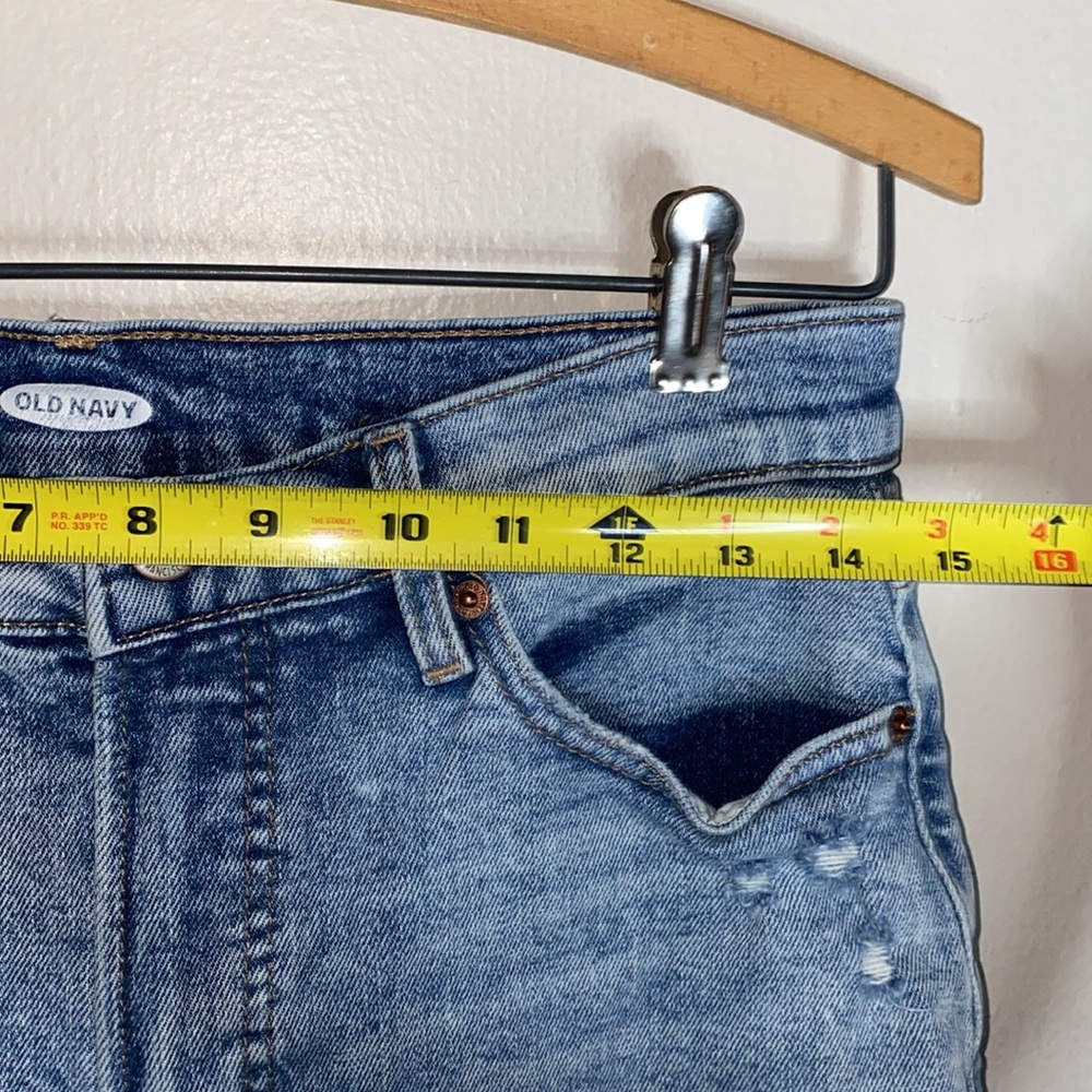 🛍️Light wash jeans with built in hole! - Picture 5 of 9